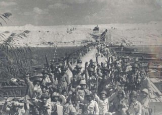 Egyptian Soldiers celebrate the crossing of the Suez canal, Ramadan/Yom Kippur War, 1973