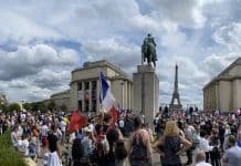Demonstrations in Paris Continue against the Sanitary Pass Macron proposed and for Liberty